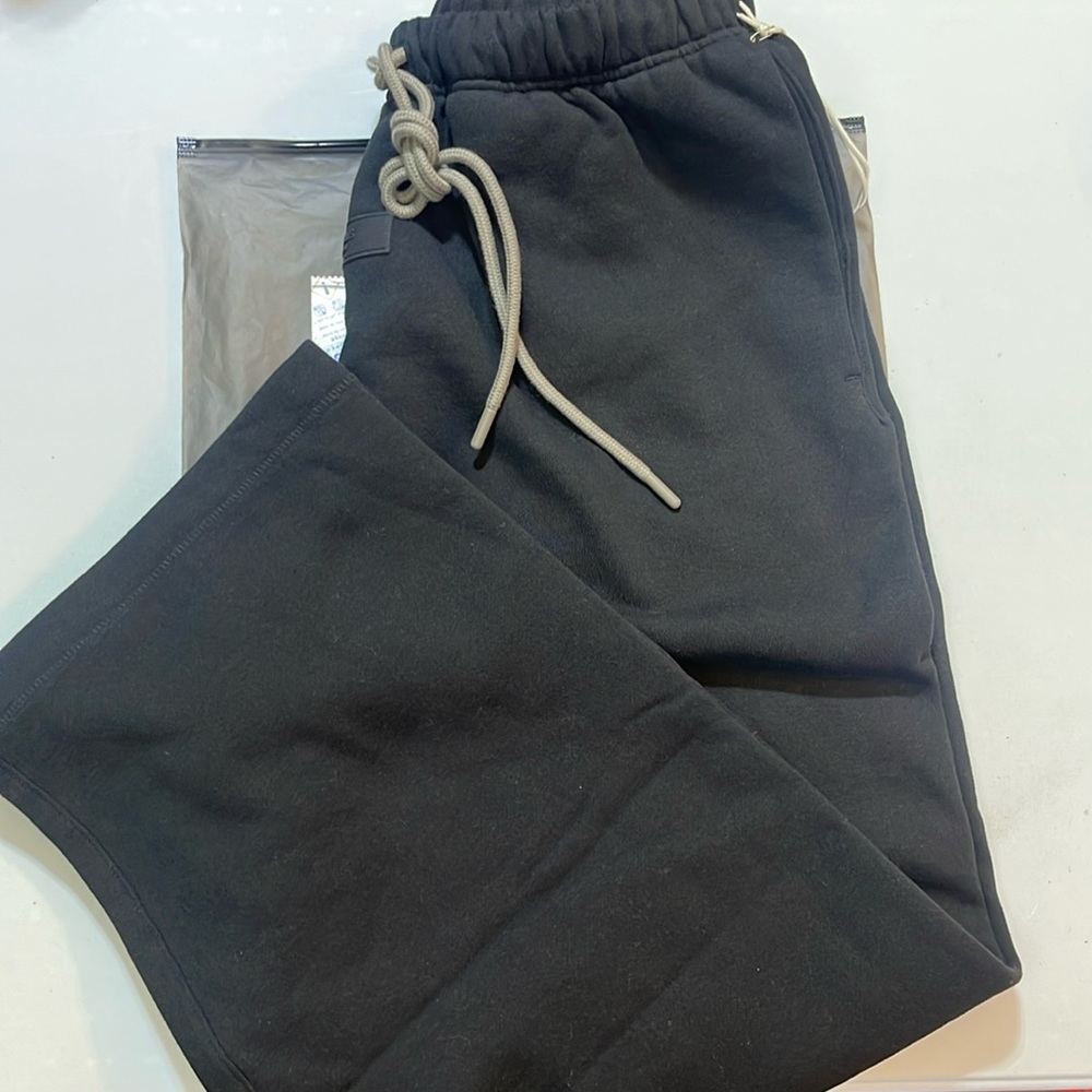 fear of god essentials new 2024 black lounge pants